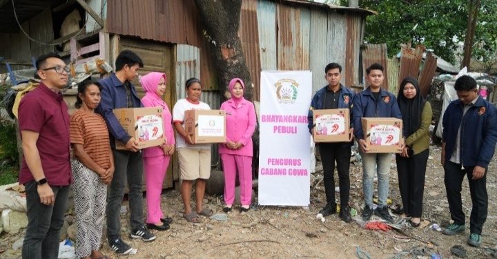 Sambut Hari Bhayangkara ke-79, Satreskrim Polres Gowa Bersama Bhayangkari Gelar Bakti Sosial