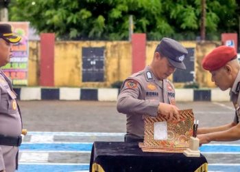 Kapolres Barru Pimpin Upacara Serah Terima Jabatan 2 Kasat dan Kapolsek 