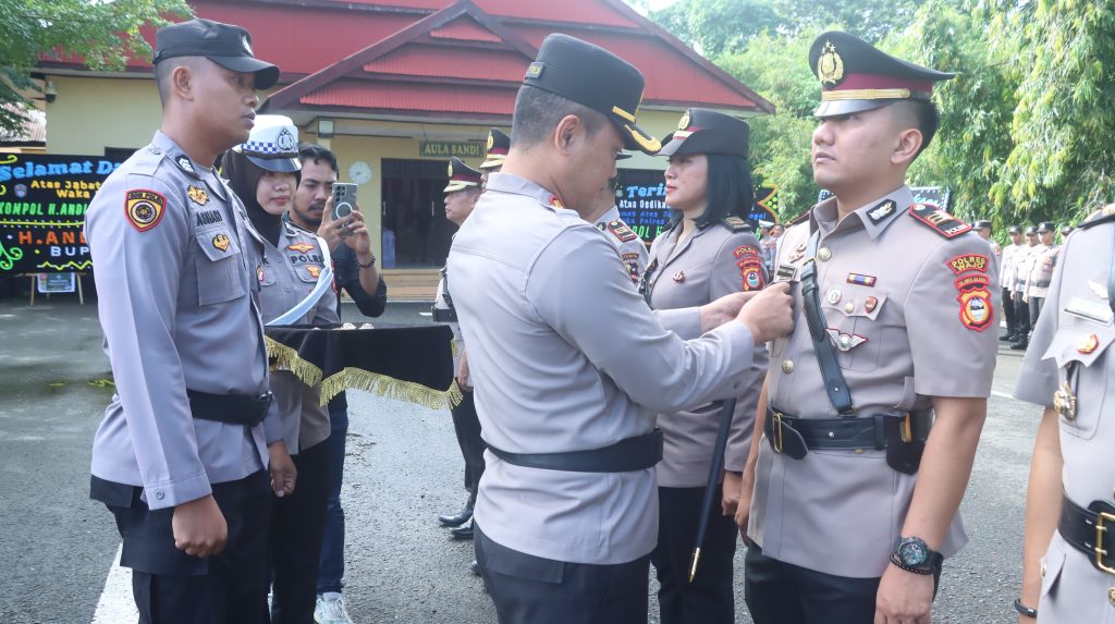 Kapolres Wajo Pimpin Sertijab Waka Polres, Kabag SDM, Kapolsek, Kasat Lantas dan Kasi Humas