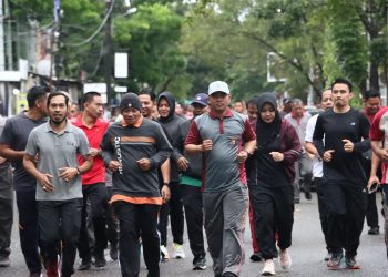 Kapolres Maros Melakukan Olahraga Bersama Dengan Personel dan Masyarakat