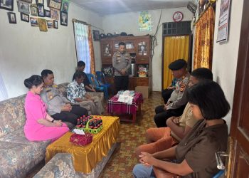 Dalam Rangka Hari Bhayangkara ke-79, Kapolres Toraja Utara Anjangsana ke Purnawirawan dan Warakawuri 