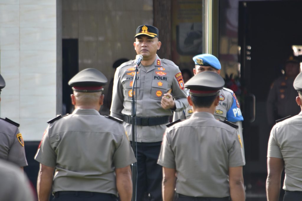 Kapolres Bulukumba Pimpin Upacara Kenaikan Pangkat 37 Personel