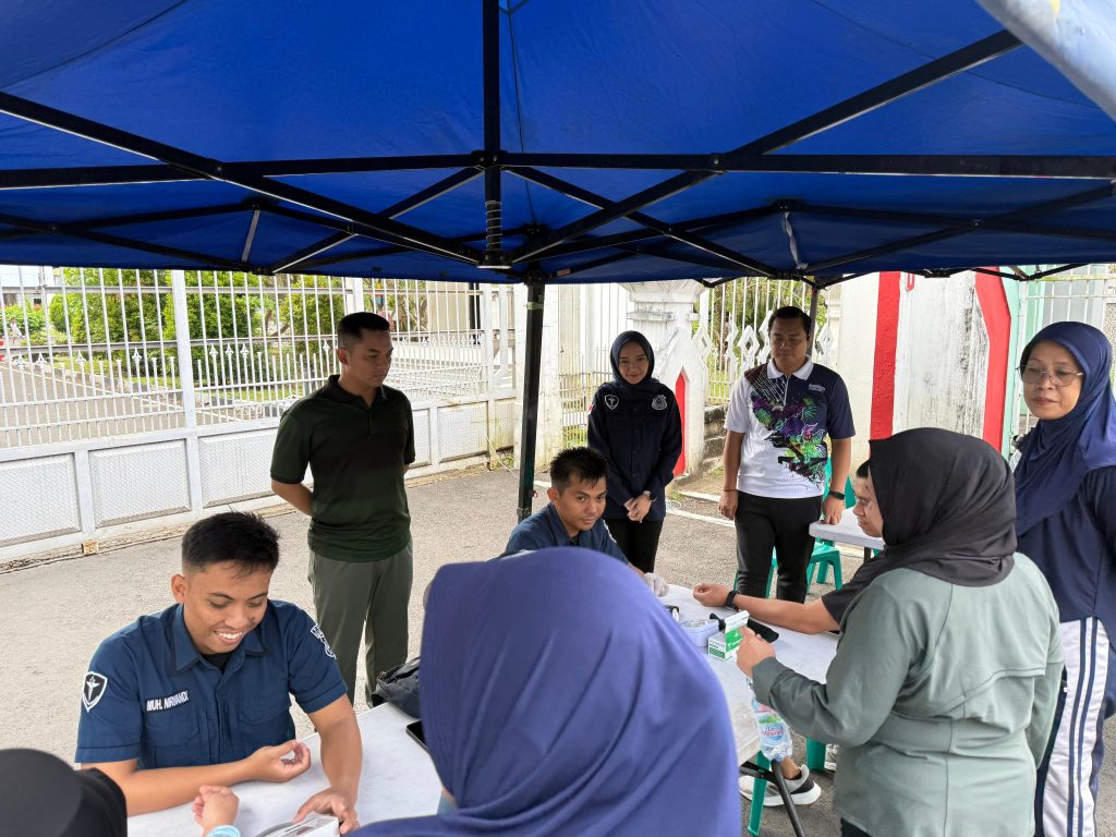 Dalam Rangka HUT Bhayangkara ke-79, Polres Maros Buka Pelayanan Kesehatan dan SKCK di Area CFD