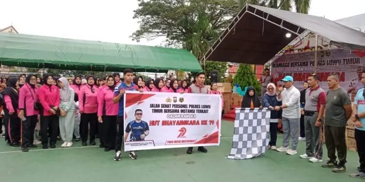 Kapolres Luwu Timur Lepas Peserta Jalan Santai Dalam Rangka HUT Bhayangkara ke-79