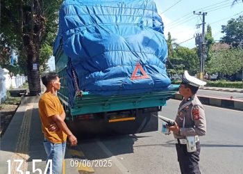 Menuju Zero Odol, Personel Satlantas Polres Takalar Beri Edukasi dan Teguran ke Pelanggar