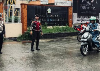 Personel Polres Pelabuhan Makassar Gelar Pengamanan dan Pengaturan Lalu Lintas