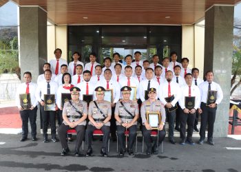 Kapolda Sulsel Beri Penghargaan ke Kapolres dan Personel Polres Sidrap Atas Prestasi Gemilang