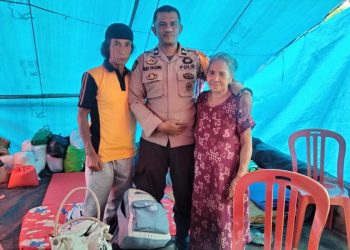 Bhabinkamtibmas Benteng Malewang Bulukumba Beri Bantuan ke Warganya Yang Terkena Musibah