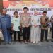 Kapolrestabes Makassar bersama Ketua Bhayangkari Bagikan Daging Kurban ke Masyarakat