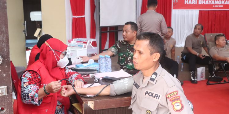 Dalam Rangka Hari Bhayangkara ke-79, Polres Wajo Gelar Donor Darah