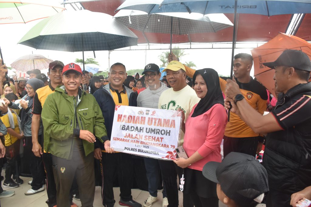 Semarak HUT Bhayangkara ke-79, Polres Bulukumba Sukses Gelar Jalan Sehat Hadiah Umrah dan Motor