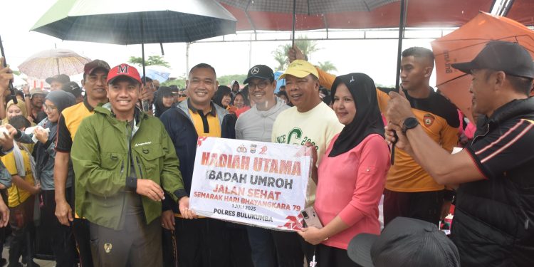 Semarak HUT Bhayangkara ke-79, Polres Bulukumba Sukses Gelar Jalan Sehat Hadiah Umrah dan Motor