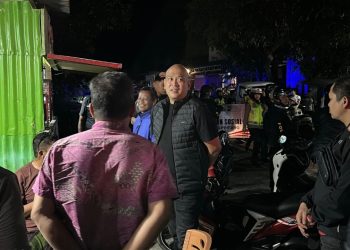 Kapolres Pinrang Pimpin Patroli Gabungan dan Bagi Bantuan ke Masyarakat Kurang Mampu
