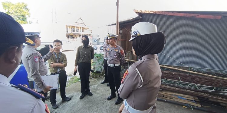 Satlantas Polres Wajo dan Ditlantas Polda Sulsel Survei Bangunan Yang Tidak Miliki Lahan Parkir Layak