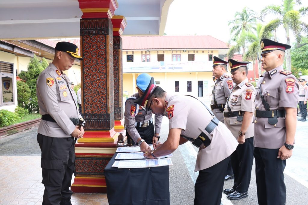 Kapolres Tator Pimpin Sertijab Kasat Lantas, Samapta dan Kapolsek Sangalla