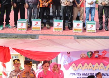 Dalam Rangka Hari Bhayangkara ke-79, Kapolres Maros Beri Bantuan dan Pengobatan Gratis Untuk Masyarakat
