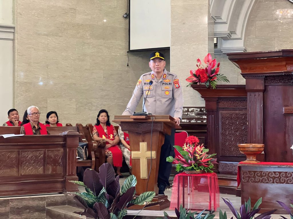 Perkuat Tali Silaturahmi, Kapolres Tator Laksanakan Minggu Kasih di Gereja Jemaat Pantan Makale