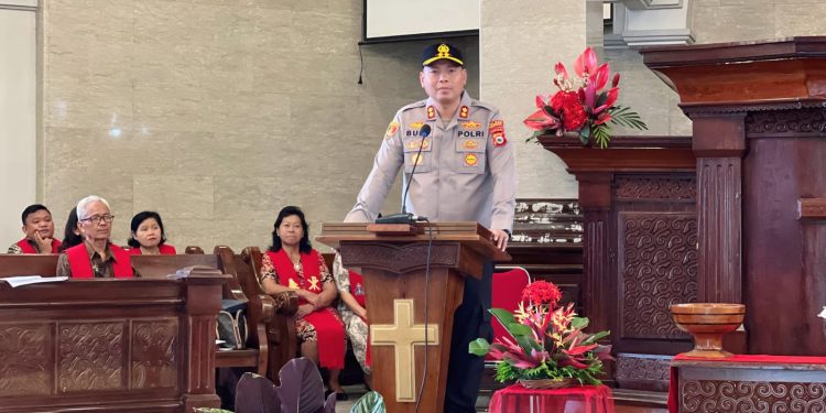 Perkuat Tali Silaturahmi, Kapolres Tator Laksanakan Minggu Kasih di Gereja Jemaat Pantan Makale