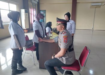 Dalam Rangka HUT Bhayangkara ke-79, Kapolres Gowa bersama Personel Lakukan Donor Darah