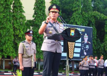 Kapolda Sulsel Beri Penghargaan dan Pecat 10 Personel