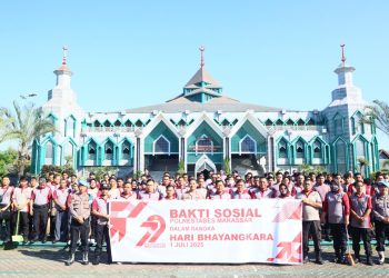 Dalam Rangka HUT Bhayangakra, Kapolrestabes Makassar Pimpin Bakti Religi di Masjid dan Gereja 