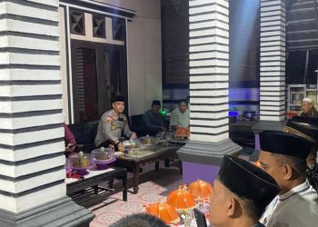 Kapolres Pinrang bersama PJU dan Personel Hadiri Malam Takziah Istri Waka Polres