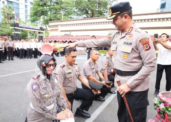 Pimpin Upacara Kenaikan Pangkat Personel, Kapolrestabes Makassar: Jangan Jadikan Simbol Keangkuhan