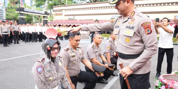 Pimpin Upacara Kenaikan Pangkat Personel, Kapolrestabes Makassar: Jangan Jadikan Simbol Keangkuhan