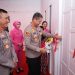 Kapolrestabes Makassar Dampingi Kapolda Sulsel Serahkan Kunci Hasil Program Bedah Rumah