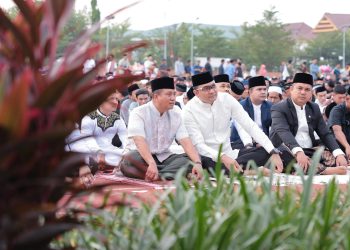 Kapolres Gowa Bersama Forkopimda Ikuti Salat Idul Adha 1446 H di Lapangan Syekh Yusuf Discovery