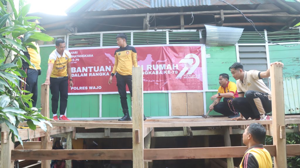 Peduli Warga Kurang Mampu, Waka Polres Wajo Cek Lokasi Bedah Rumah di Desa Lempa