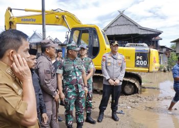 Kapolres Pinrang Turun Langsung Cek Kondisi Korban Angin Puting Beliung Sekaligus Beri Bantuan
