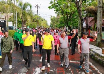 Kapolres Barru Lepas Peserta Jalan Santai dan Olahraga Bersama Dalam Rangka HUT Bhayangkara
