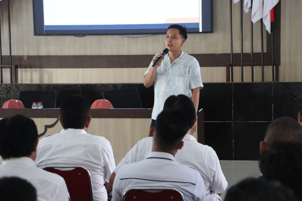 Kasat Reskrim Polres Luwu Sosialisasi KUHP Baru kepada Personel 
