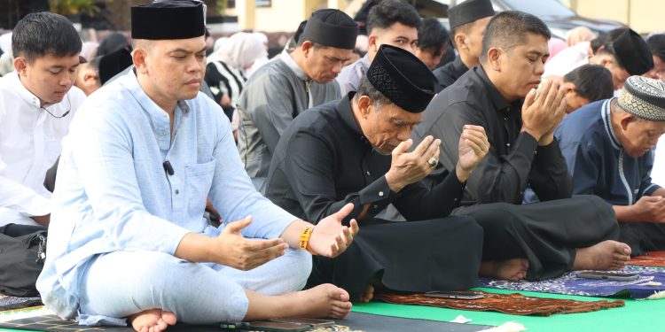 Kapolres Sidrap Gelar Sholat Idul Adha Bersama Masyarakat di Mapolres