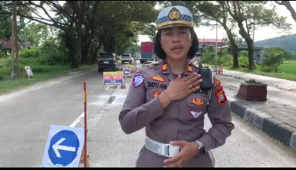 Jalan Poros Dalam Perbaikan, Ini Himbauan Kasat Lantas Polres Barru ke Pengendara