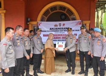 Dalam Rangka HUT Bhayangkara ke-79, Kapolres Bulukumba Anjangsana ke Purnawirawan dan Warakawuri