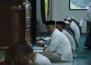 Kapolres Pinrang bersama Masyarakat Shalat Idul Adha 1446 H di Masjid Nurul Khair