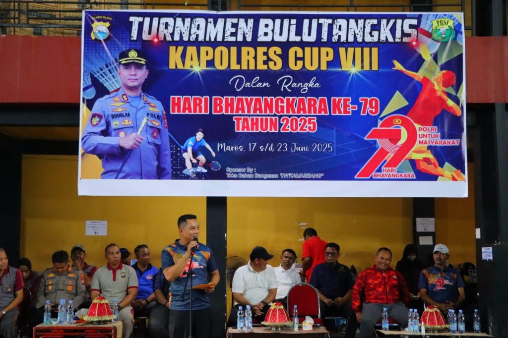 Dalam Rangka Hari Bhayangkara ke-79, Kapolres Maros Buka Turnamen Badminton Cup VIII
