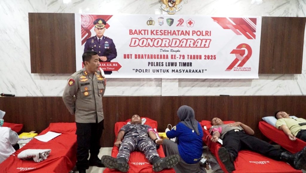 Dalam Rangka Hari Bhayangkara ke-79, Kapolres Luwu Timur Ambil Bagian Dalam Kegiatan Donor Darah