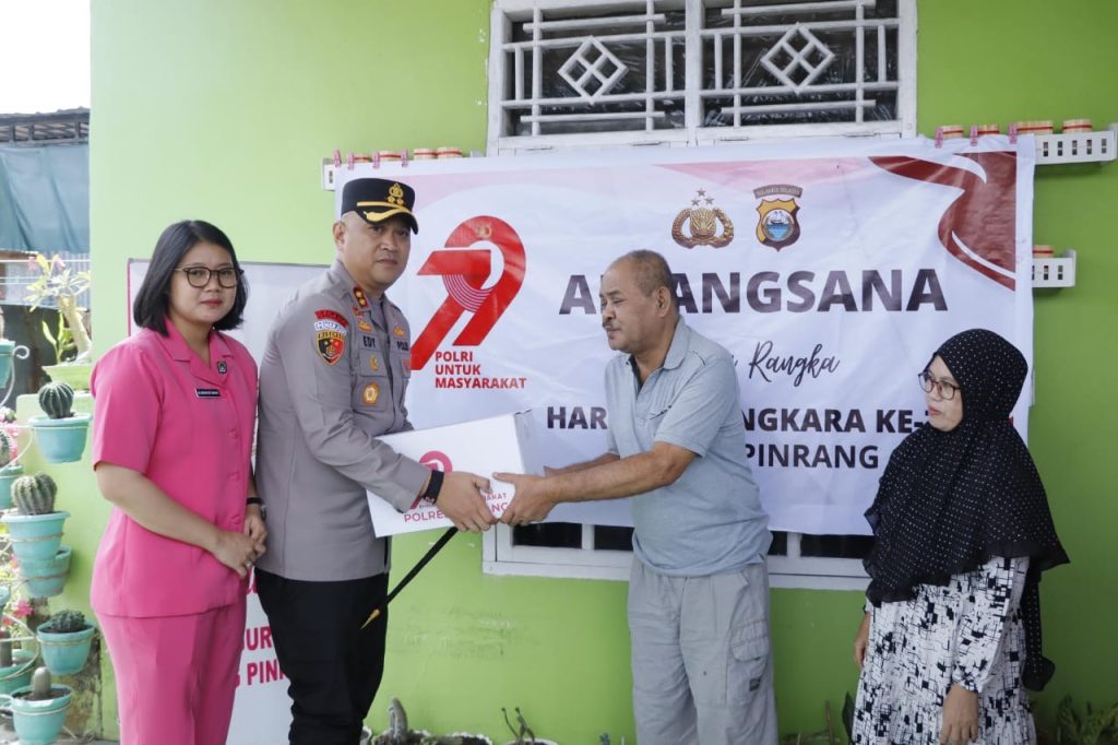 Kapolres Pinrang bersama Ketua Bhayangkari Anjangsana ke Personel Yang Tengah Sakit