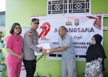 Kapolres Pinrang bersama Ketua Bhayangkari Anjangsana ke Personel Yang Tengah Sakit