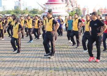 Jaga Soliditas dan Kebugaran Fisik, Kapolrestabes Makassar Pimpin Olahraga Bersama 