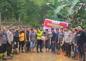 Kapolres Pangkep Pimpin Bakti Sosial di Bulu Tulue Dalam Rangka HUT Bhayangkara Ke-79