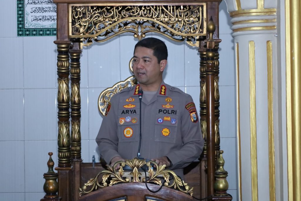 Kapolrestabes Makassar Laksanakan Safari Subuh di Masjid Nurul Qomar Tallo