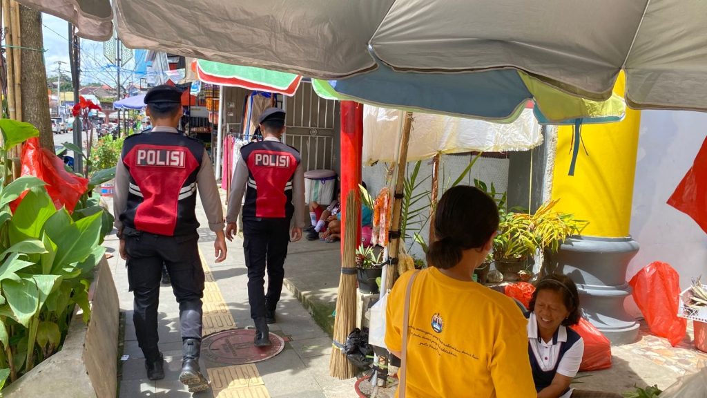 Maksimalkan Pecegahan Aksi Premanisme, Sat Sampta Polres Toraja Utara Gelar Patroli Jalan Kaki