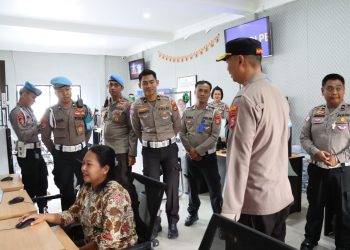 Pastikan Masyarakat Terlayani Dengan Baik, Kapolres Tana Toraja Cek Tempat Pelayanan