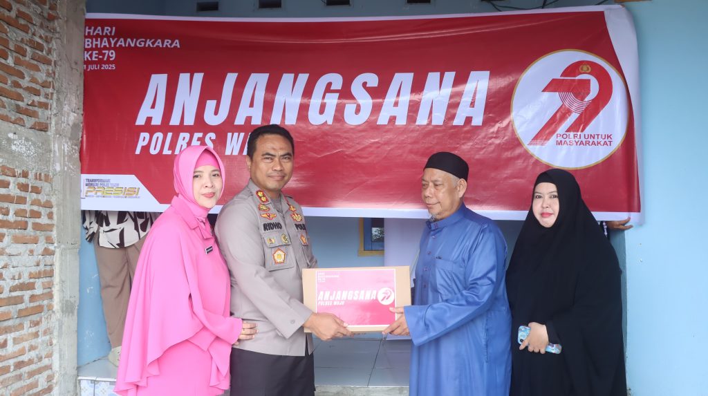 Kapolres Wajo Anjangsana ke Purnawirawan dan Warakawuri Jelang HUT Bhayangkara ke-79