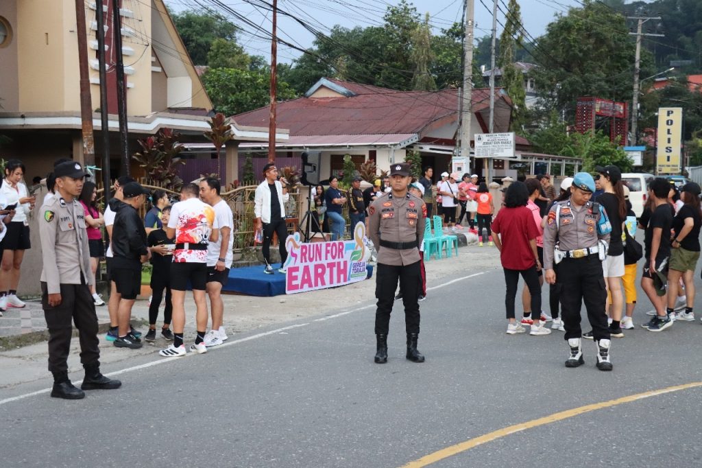 Kapolres Tana Toraja Turunkan Personel Untuk Amankan Event Fun Run Earth 2025