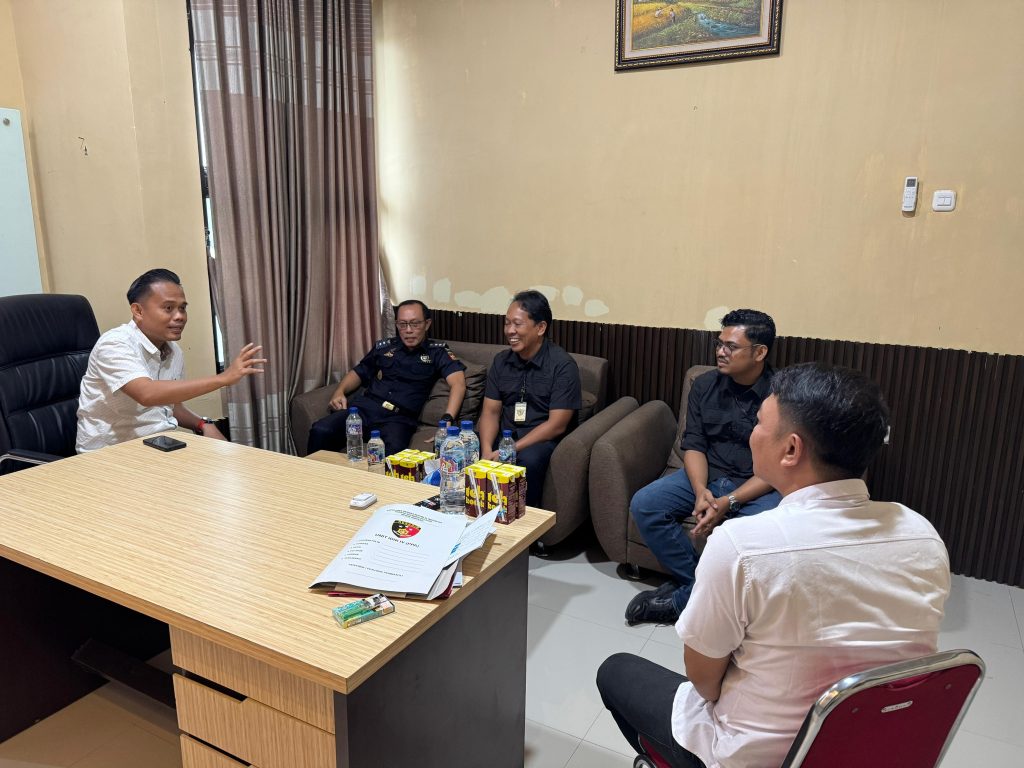 Kasat Reskrim Polres Soppeng dan Bea Cukai Parepare Lakukan Koordinasi Terkait Peredaran Rokok Ilegal